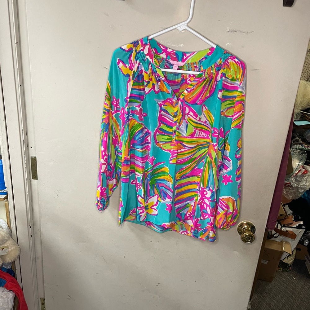 Lilly Pulitzer silk,long sleeve, v neck, size small floral print blouse